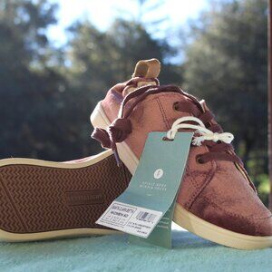 NWT REVITALIGN SANTA CLARA BETTA GRAPE VELVET W/ BUILT IN ORTHOTIC SUPPORT SIZE6